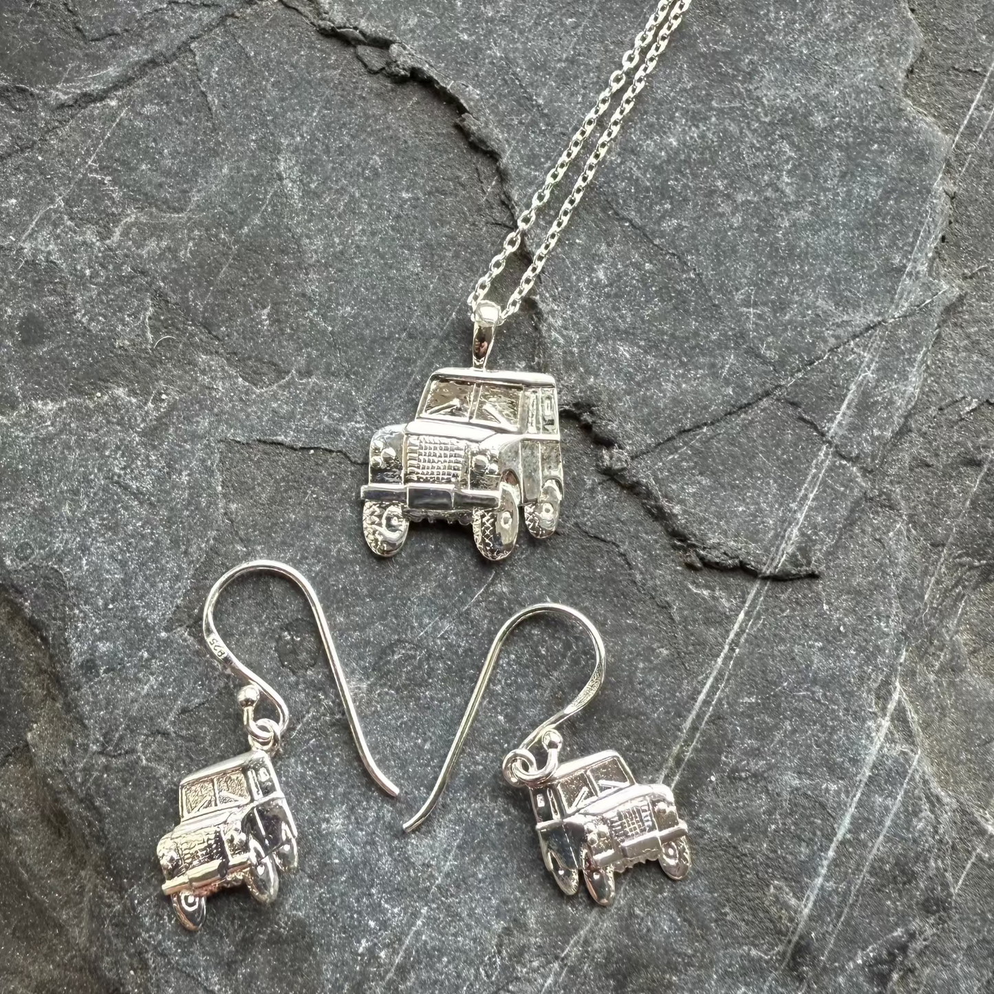 4X4-landrover-NECKLACE-from-cotswold-jewellery