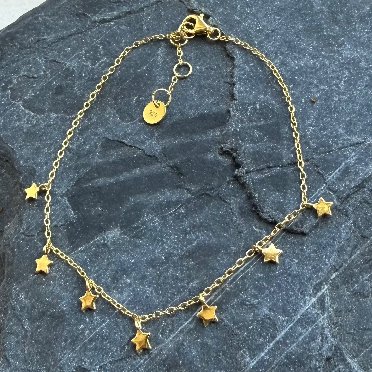 Dainty-stars-gold-bracelet-from-cotswold-jewellery