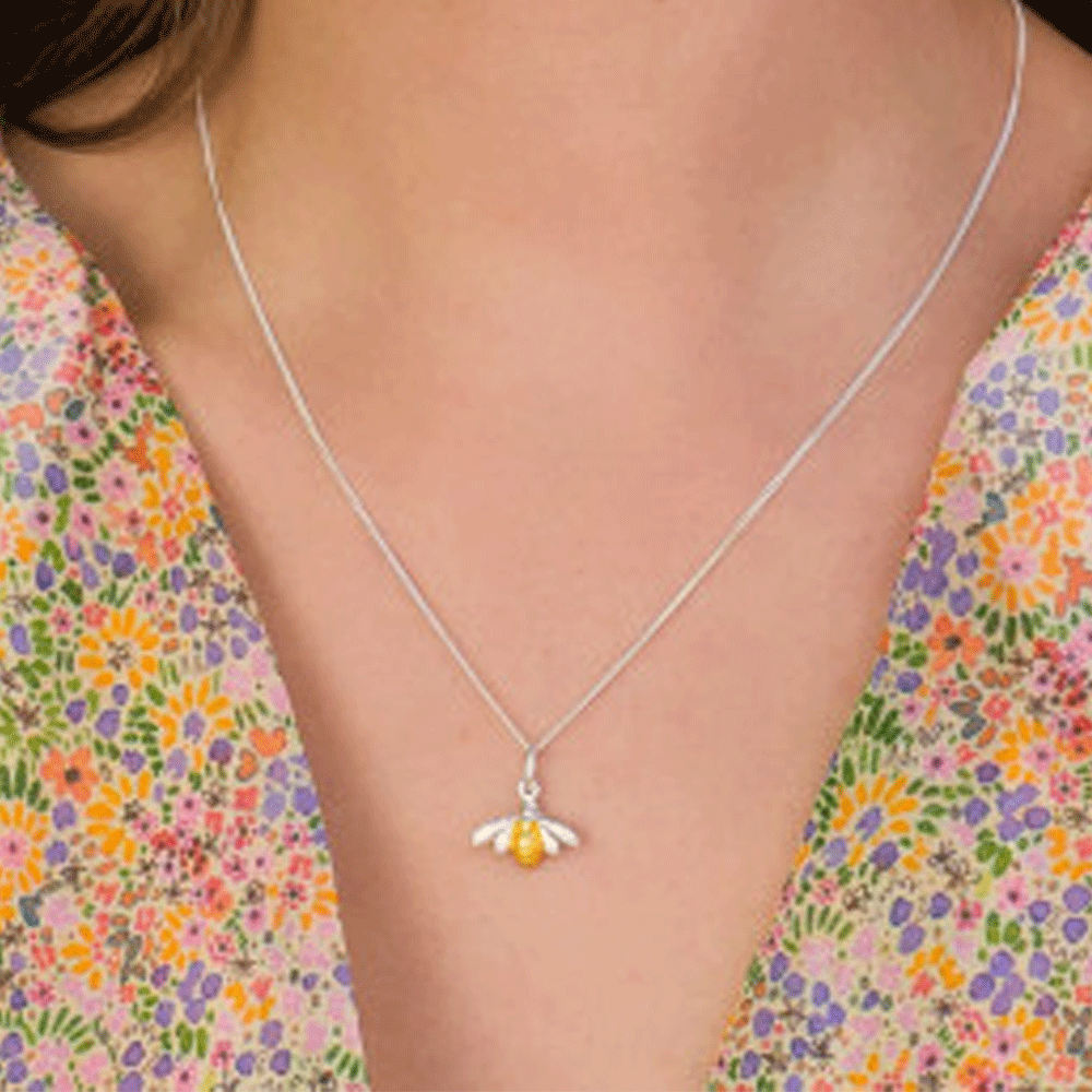 bee-necklace