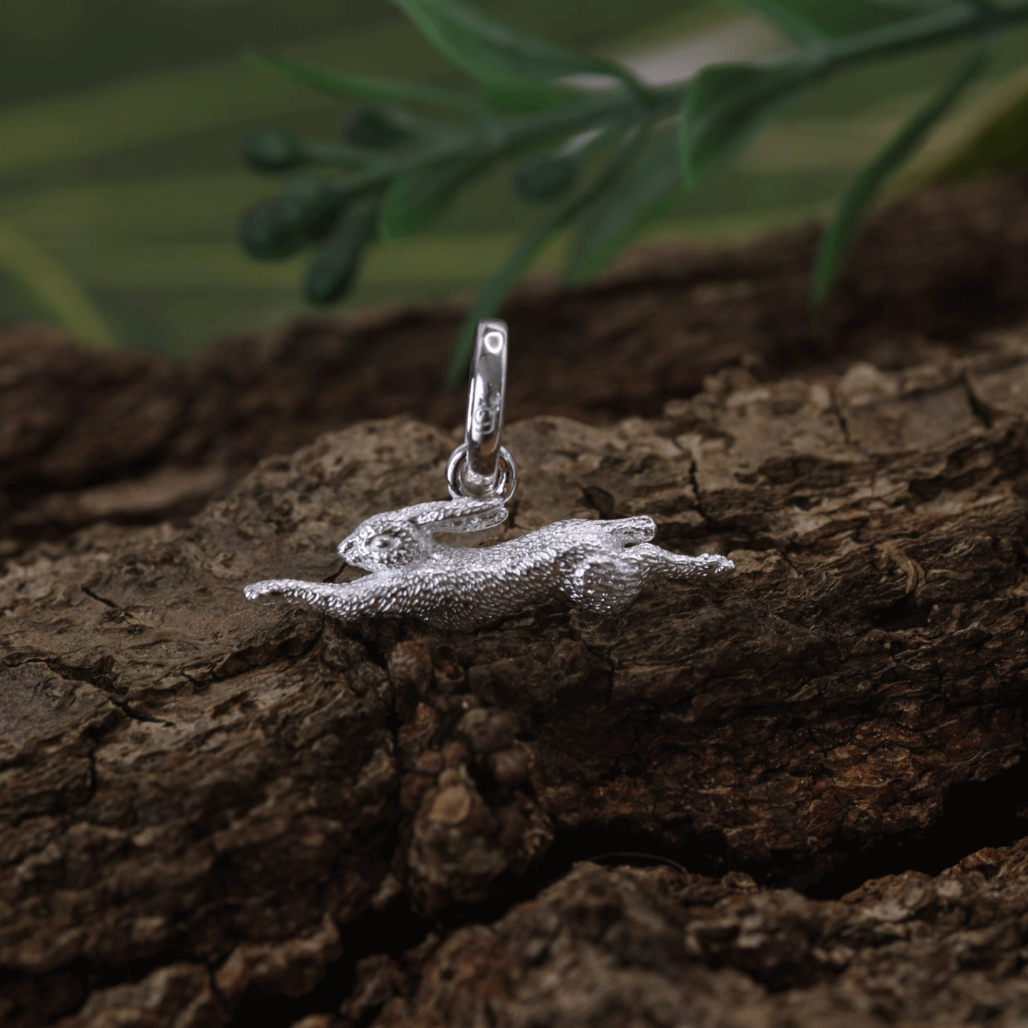 hare-silver-charm-from-cotswold-jewellery