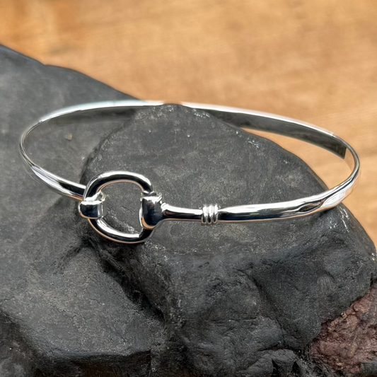 hiho-silver-snaffle-clip-bracelet-cotswold-jewellery