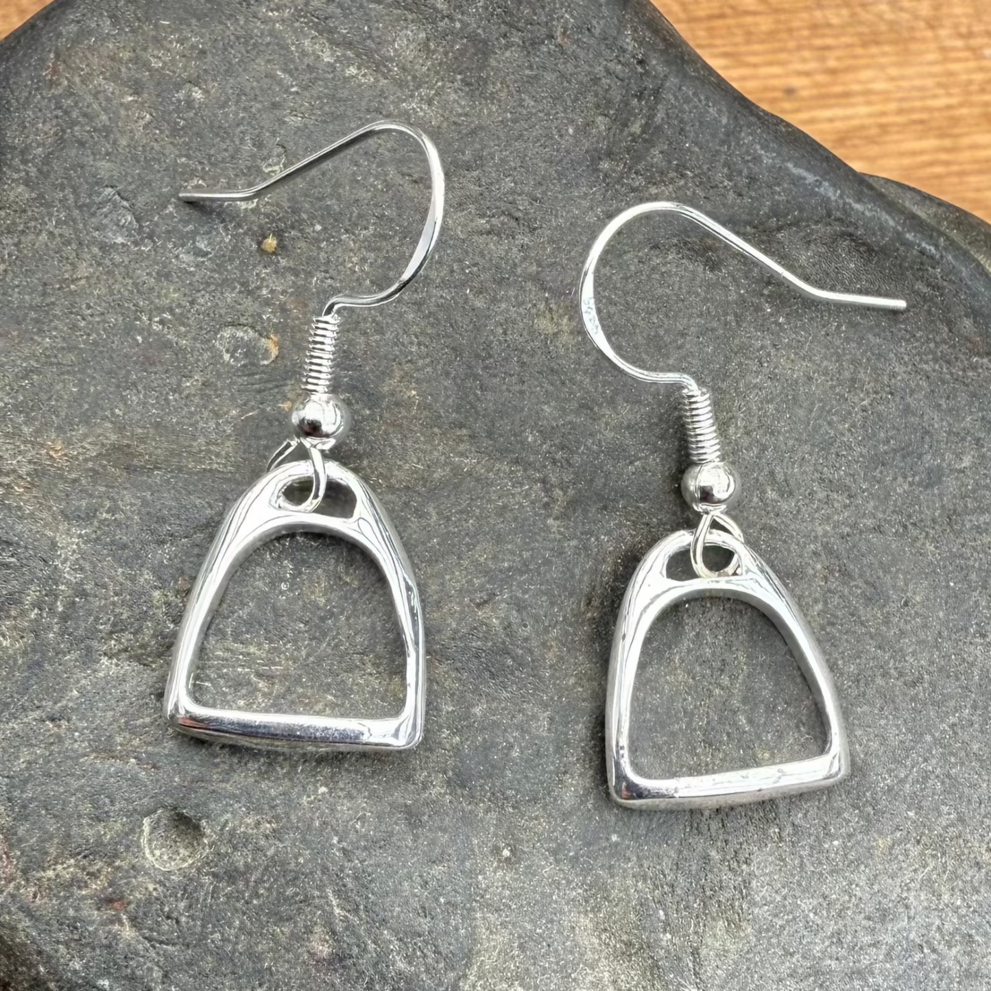 hiho-silver-stirrup-earrings-from-cotswoldjewellery