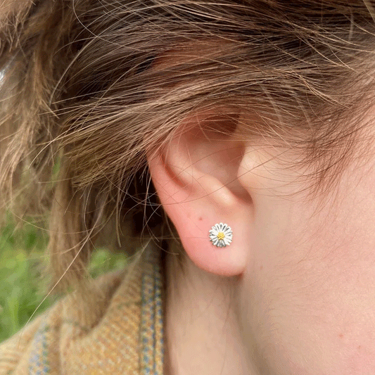 mini-daisy-earring