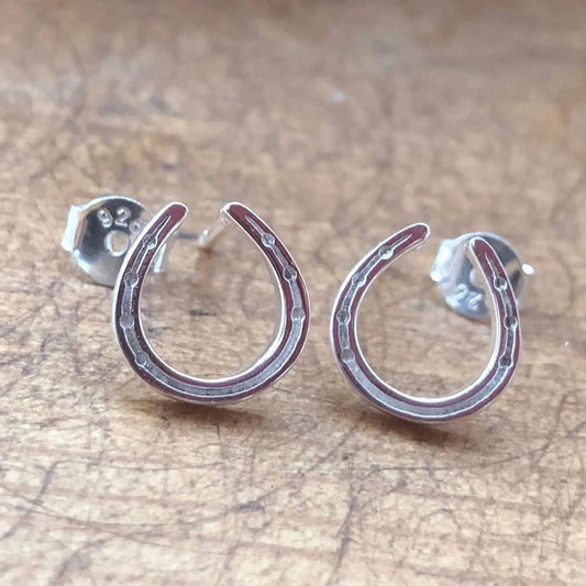 What does Horseshoe Jewellery Symbolise? - Cotswold Jewellery