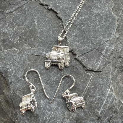 4X4-landrover-NECKLACE-from-cotswold-jewellery