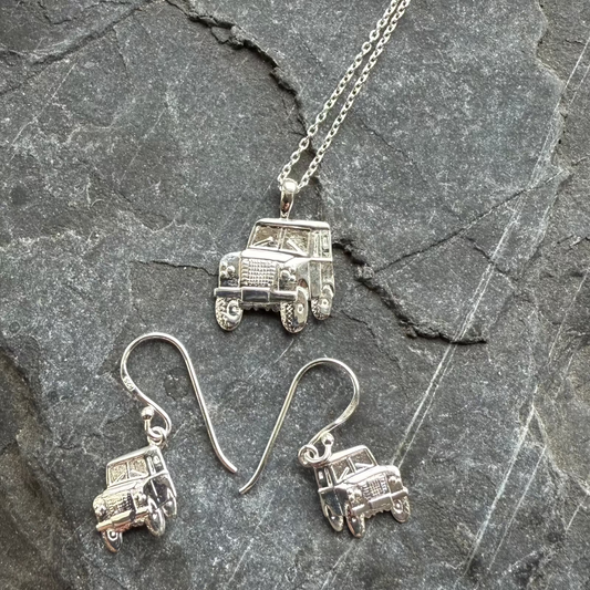 4X4-landrover-NECKLACE-from-cotswold-jewellery