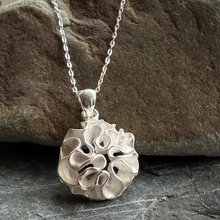 Blooming-Flower-necklace