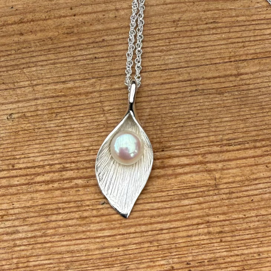 Calla-Lily-Necklace-from-cotswoldJewellery