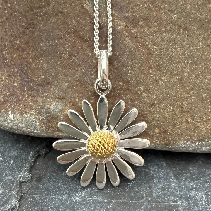 Gorgeous-daisy-necklace