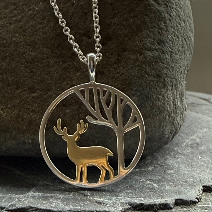 Stag-in-the-woods-necklace