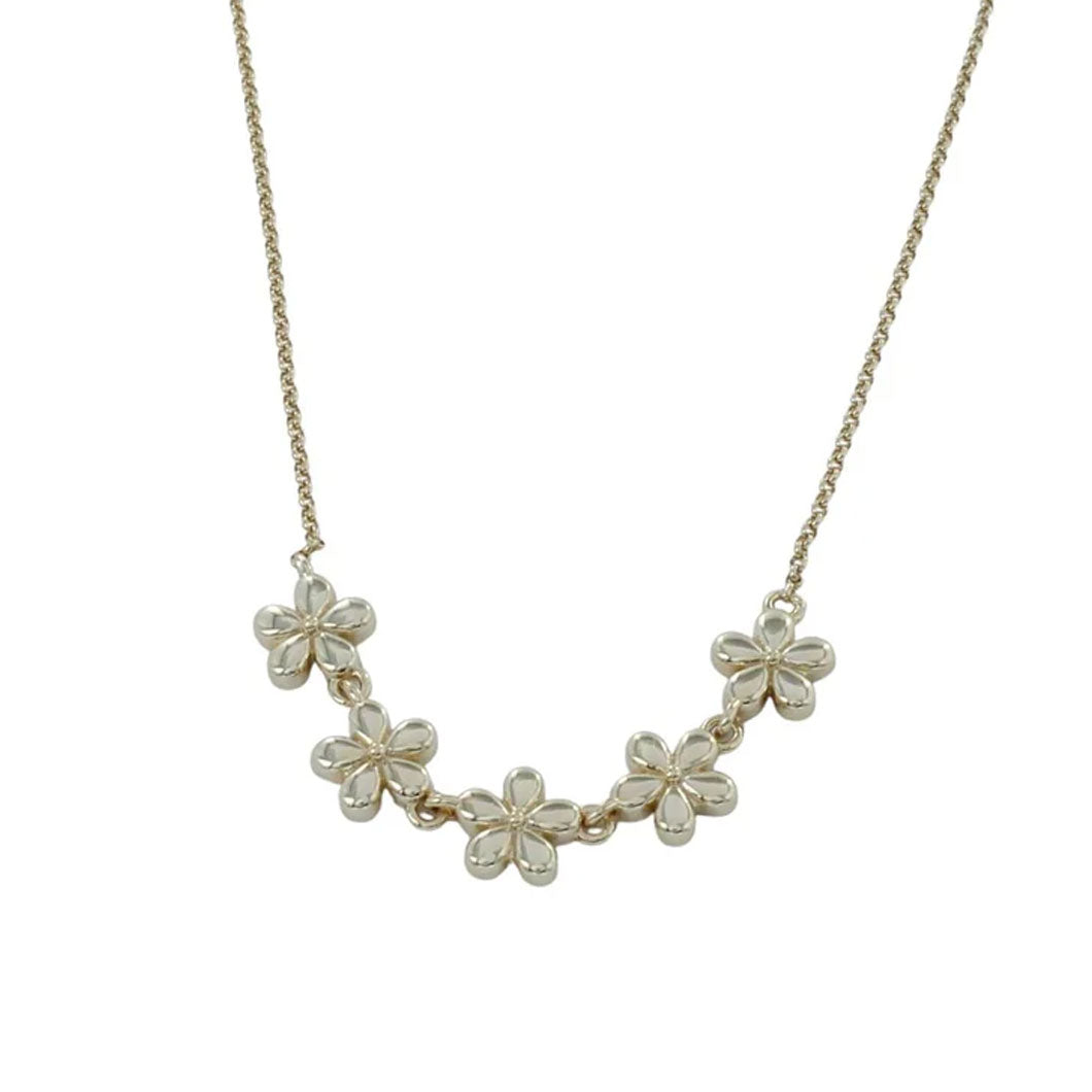 gold-daisy-chain-necklace-on-white-background