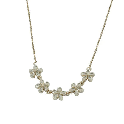 gold-daisy-chain-necklace-on-white-background