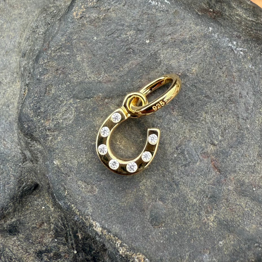 gemmaj-gold-horseshoe-charm-cotswoldjewellery
