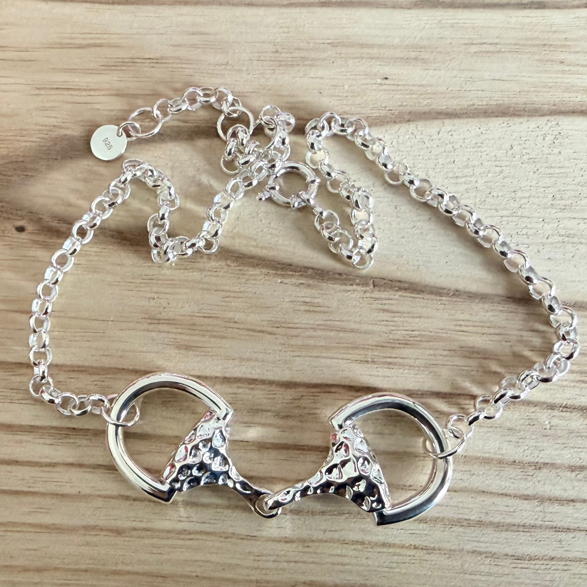 luxuury-snaffle-necklace-on-wood