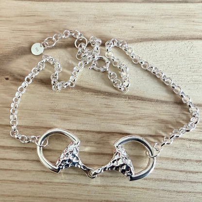 luxuury-snaffle-necklace-on-wood
