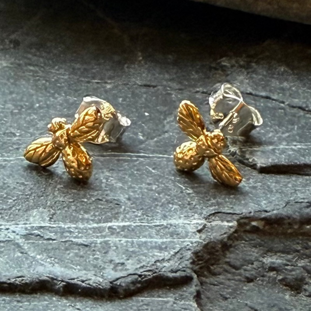 mini-gold-bee-earrings