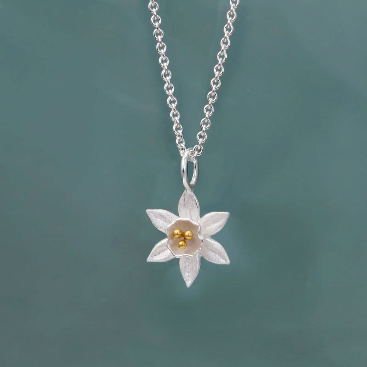 daffodil-necklace-on blue background