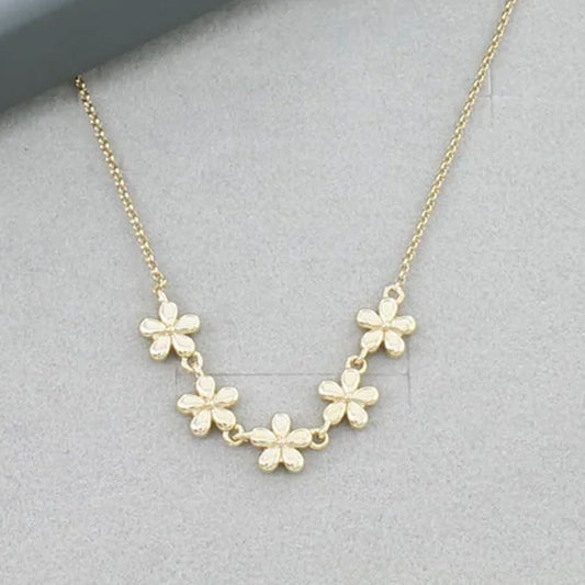 daisy chain necklace in grey background