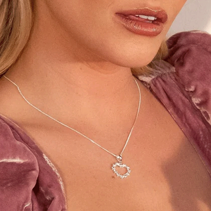 Tiny Daisy Heart Necklace - Cotswold Jewellery